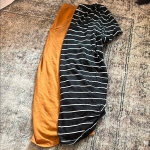 Isabel Maternity Size Medium V-Neck Tees